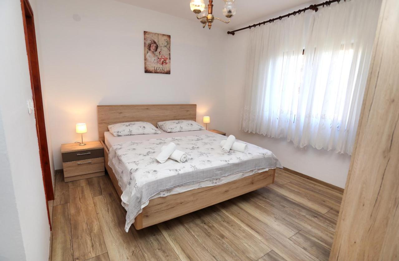 Apartman Gilan Сегет-Враница Экстерьер фото